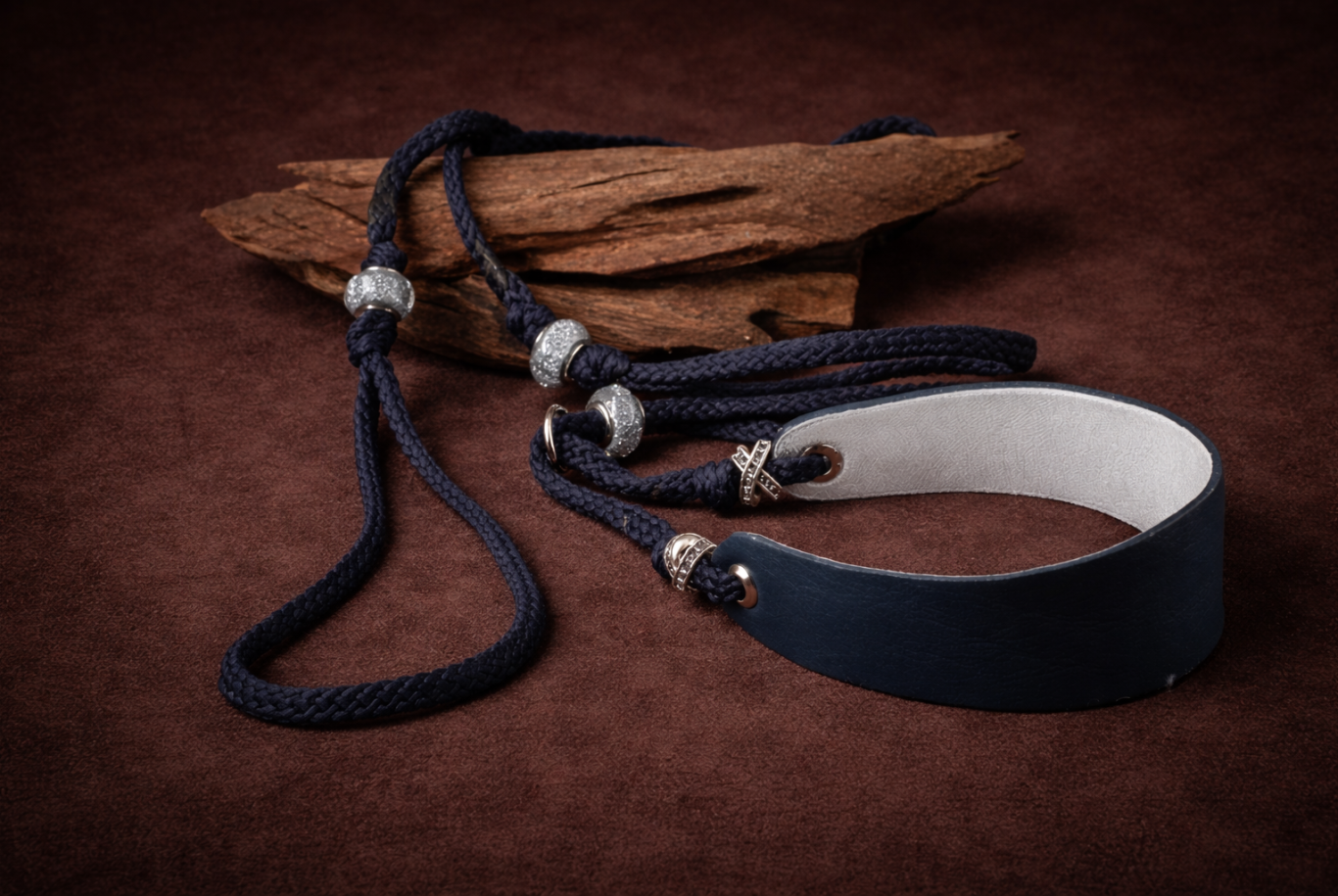 laisse cordelette présentation canine cuir avec perles et sous gorge souple confortable